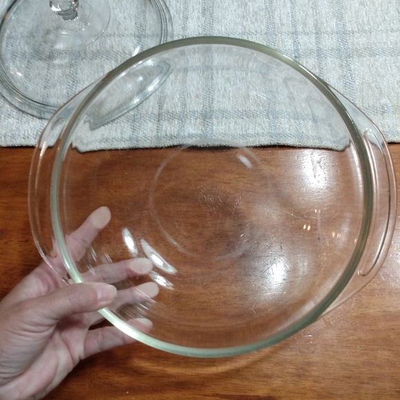 Glass Pyrex Casserole Dish with Lid - Picture 3 of 5